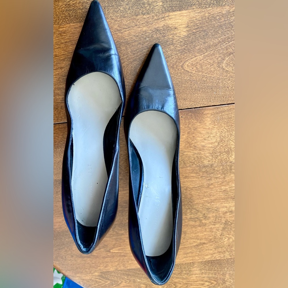 Nine West - Classic Black Heels. Size 8.5 Medium - Picture 2 of 6